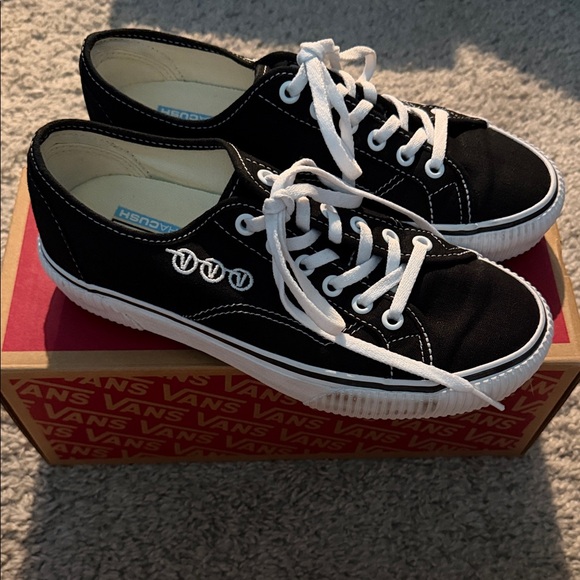 Vans Shoes - Vans Delridge SF Black White Sneakers